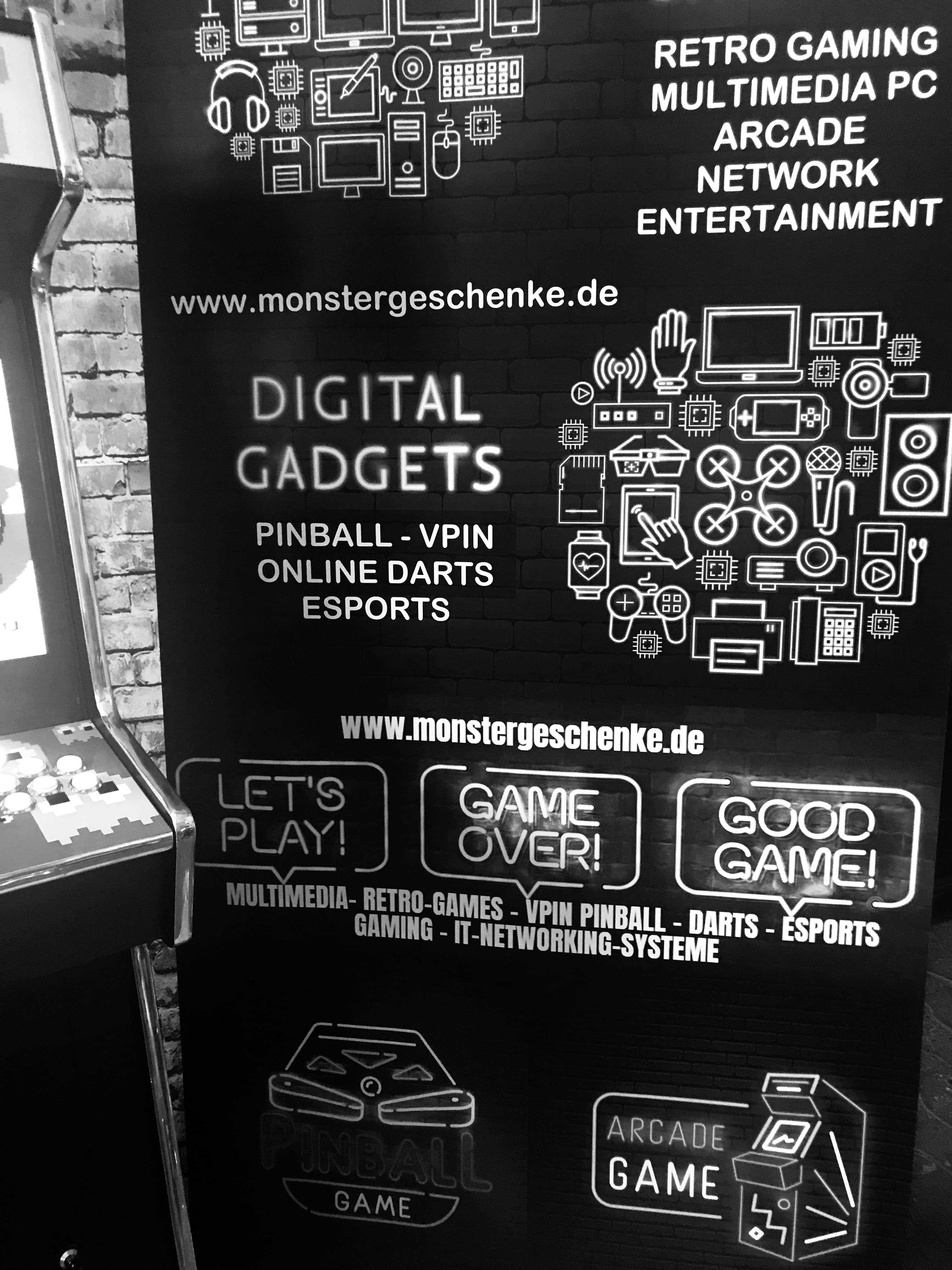 Arcade Gamer Table 8
